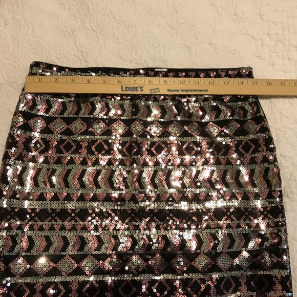 NWT H&M sequined geometric pink, white & black pull-on stretchy mini skirt (M) - Picture 3 of 10